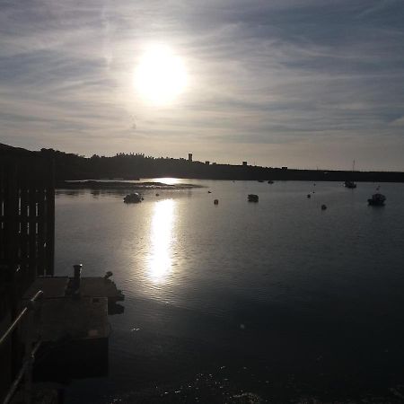 Wavecrest Hotel Holyhead Bagian luar foto