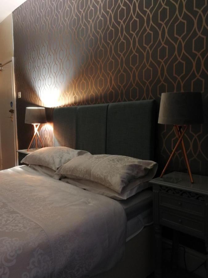 Wavecrest Hotel Holyhead Bagian luar foto