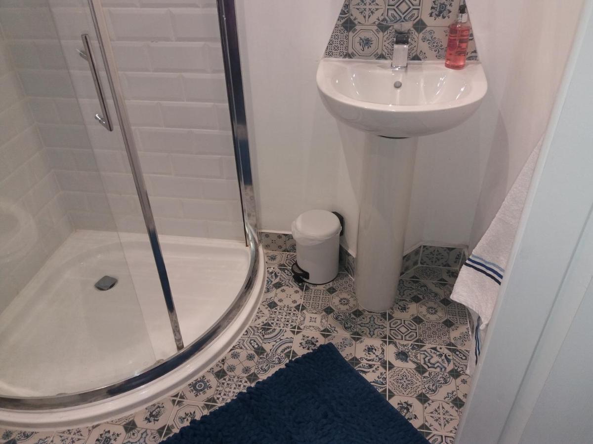 Wavecrest Hotel Holyhead Bagian luar foto