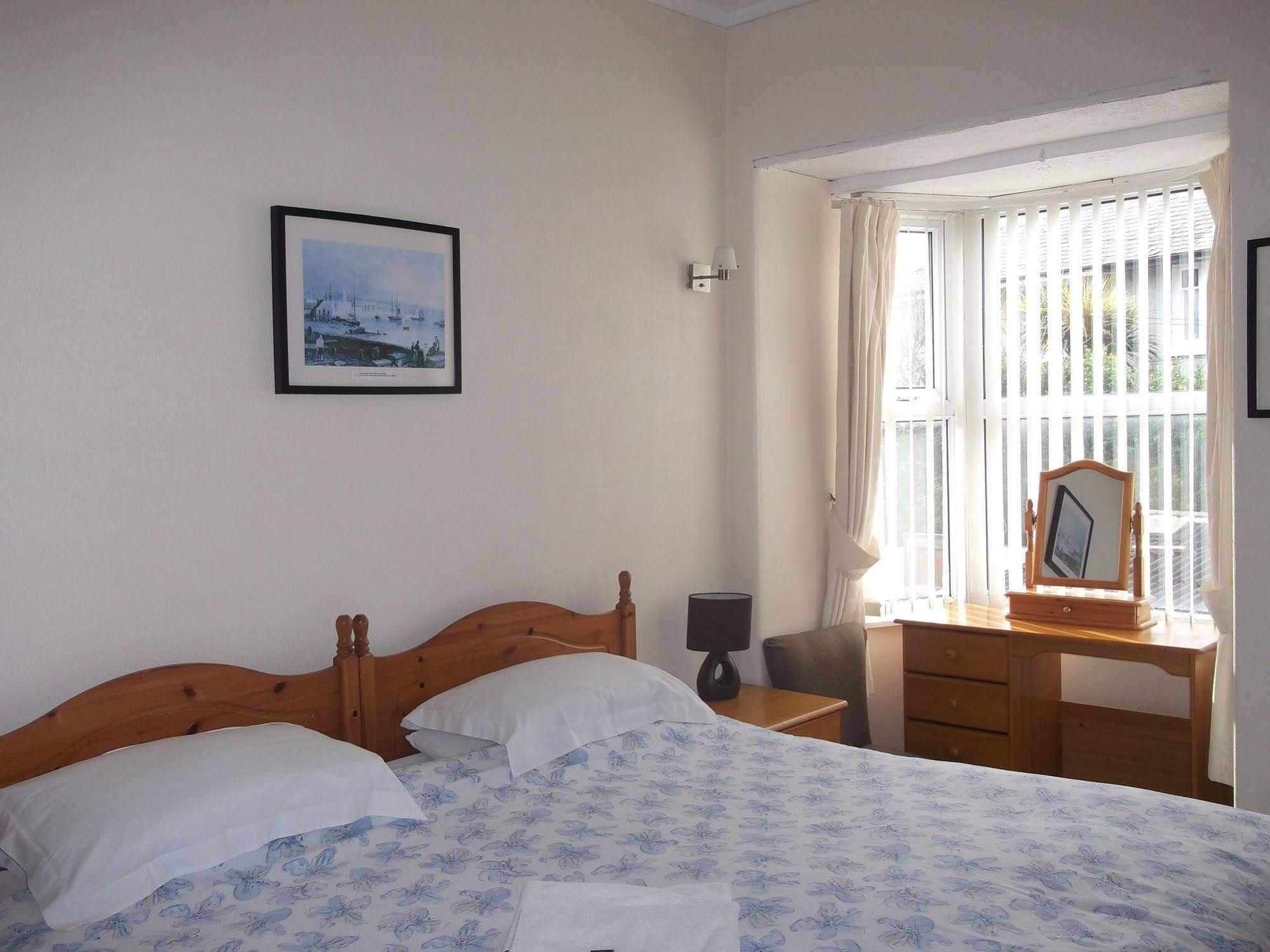 Wavecrest Hotel Holyhead Bagian luar foto