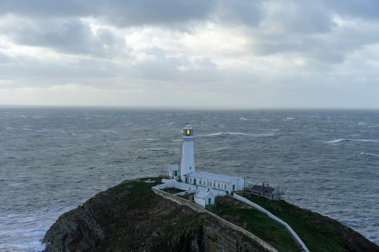 Wavecrest Hotel Holyhead Bagian luar foto