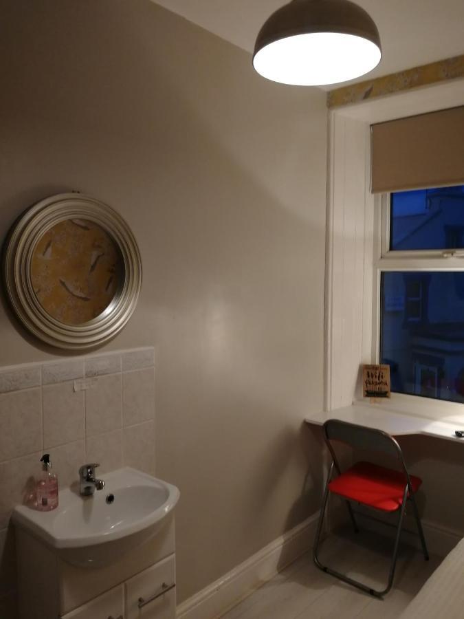 Wavecrest Hotel Holyhead Bagian luar foto