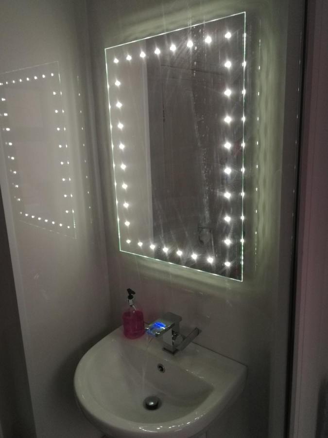 Wavecrest Hotel Holyhead Bagian luar foto